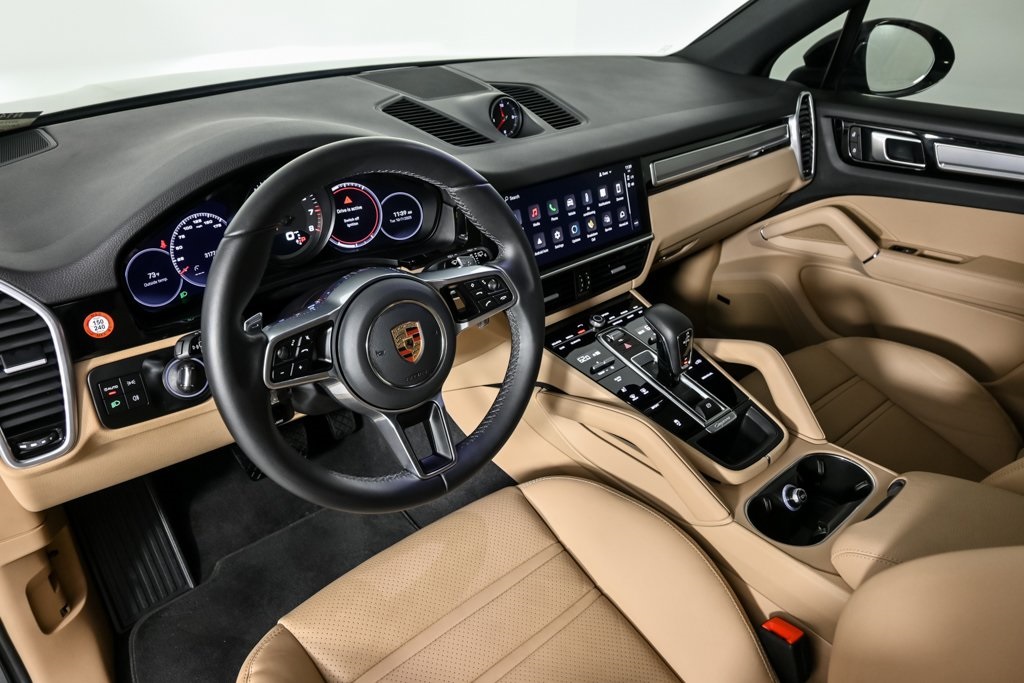 2023 Porsche Cayenne Platinum Edition photo 4