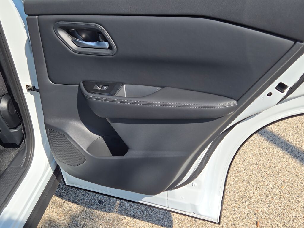 2026 Nissan Rogue SV photo 7