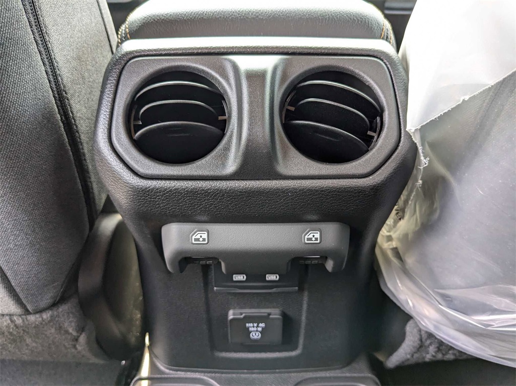 2024 Jeep Wrangler Sahara photo 18
