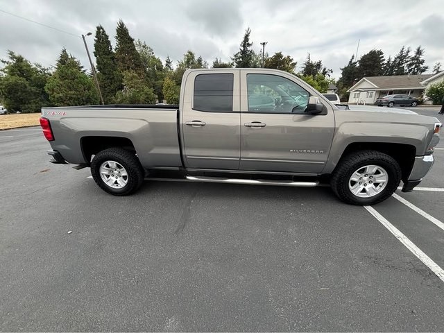 2017 Chevrolet Silverado 1500 LT photo 6