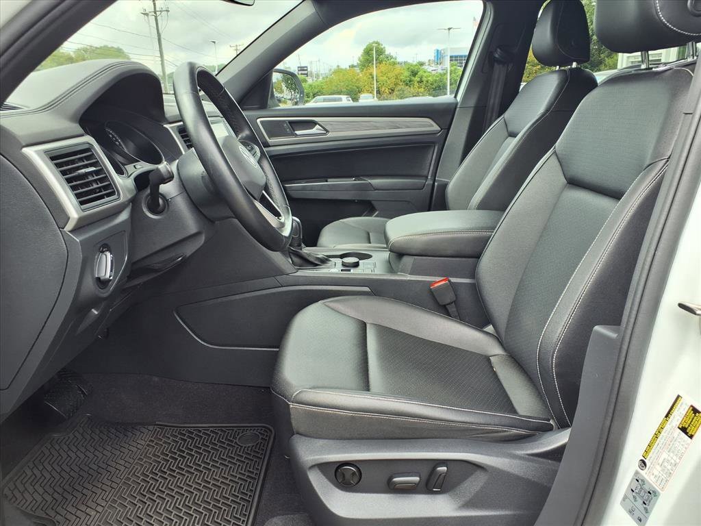 2020 Volkswagen Atlas Cross Sport V6 SE Technology photo 2