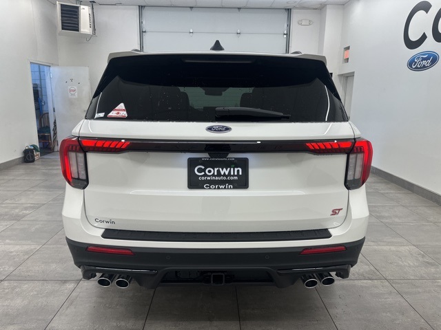 2025 Ford Explorer ST photo 4