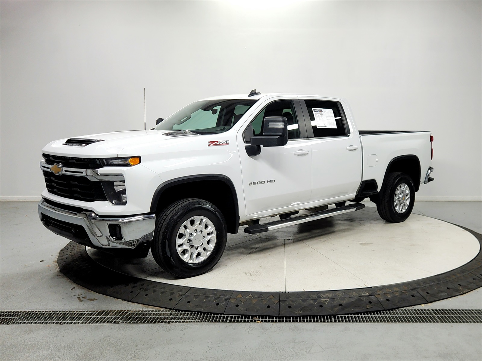 2025 Chevrolet Silverado 2500HD LT photo 3