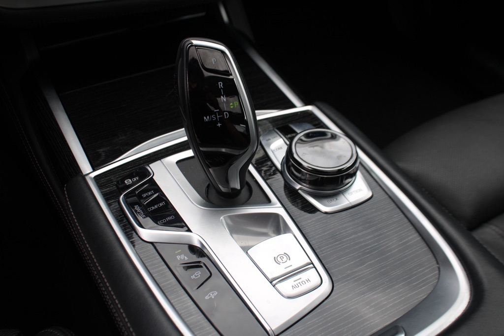 2020 Bmw 750i xDrive Sedan photo 28