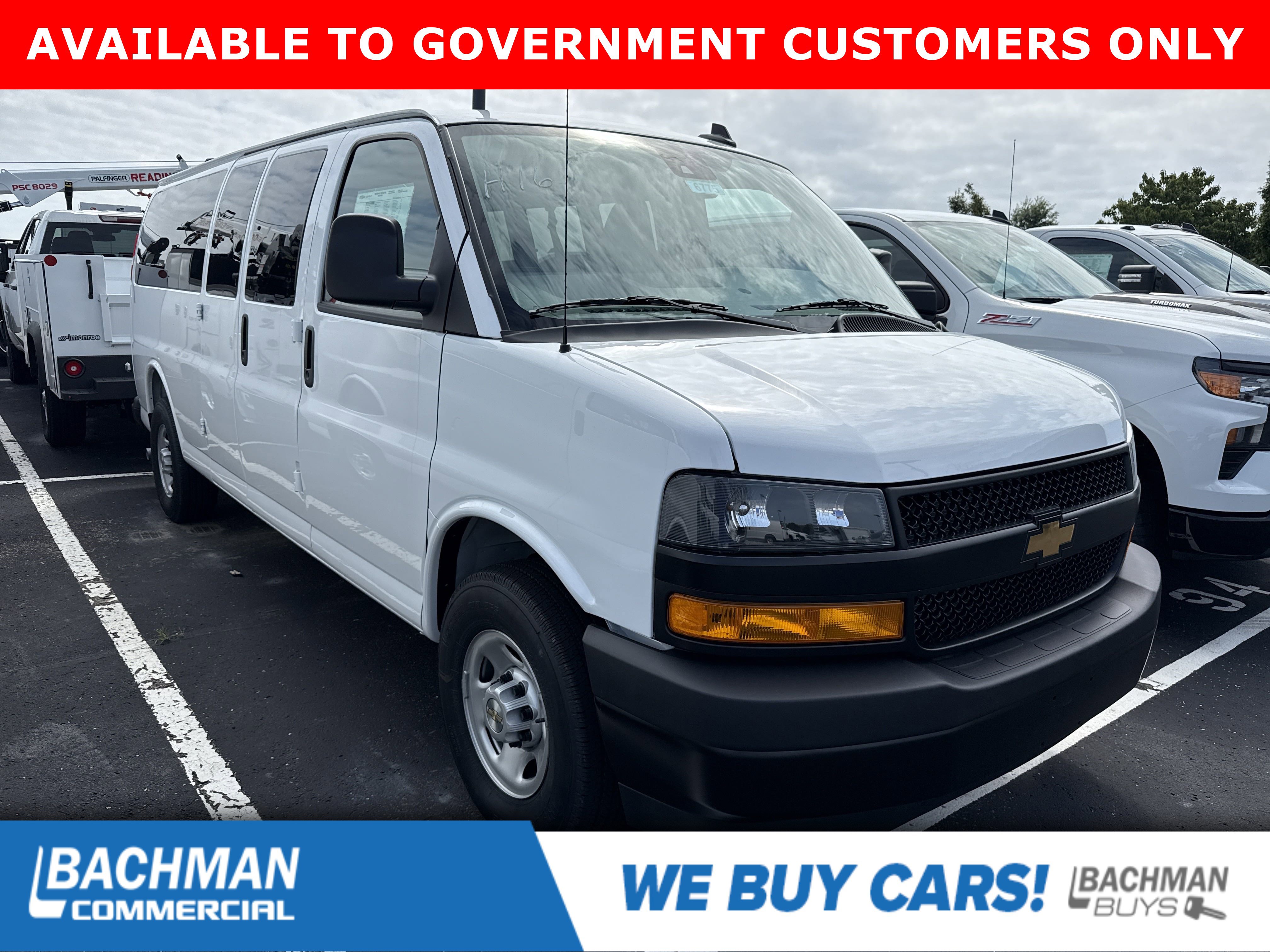 2025 Chevrolet Express Passenger LS's photo