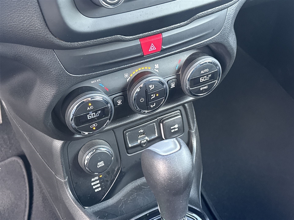 2017 Jeep Renegade Latitude North Edition photo 8