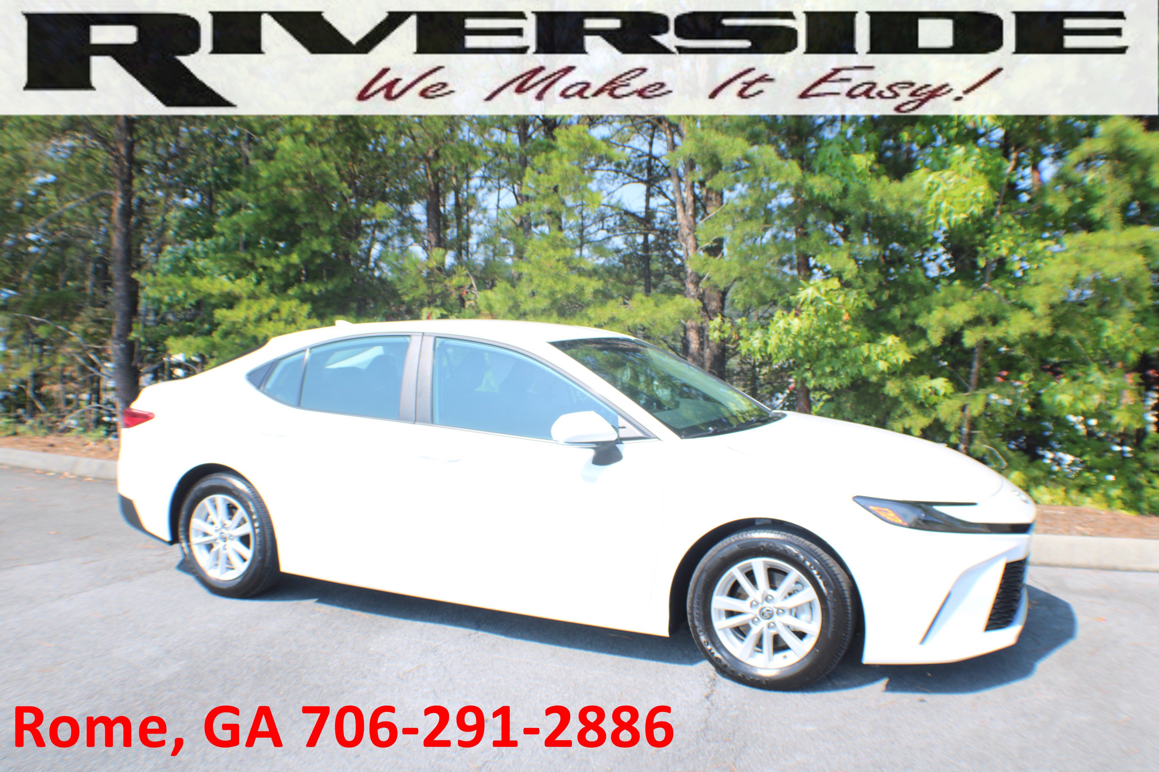 2025 Toyota Camry LE's photo