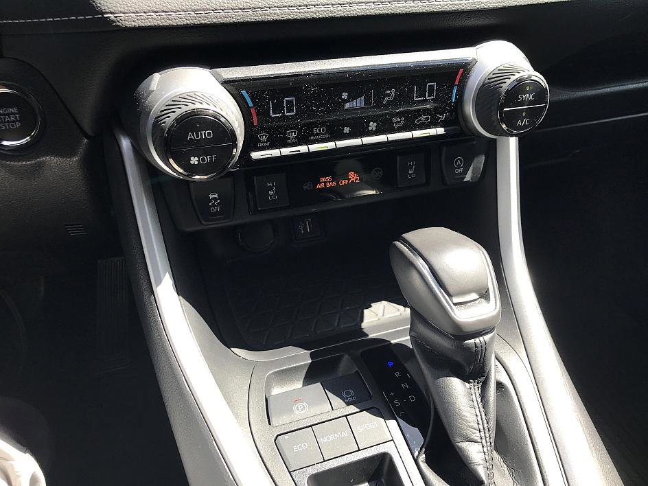 2023 Toyota RAV4 XLE Premium photo 19