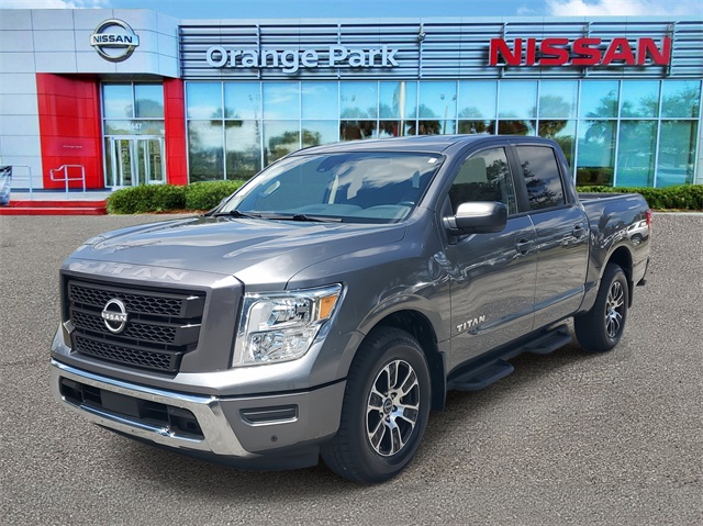 2023 Nissan Titan SV photo 4