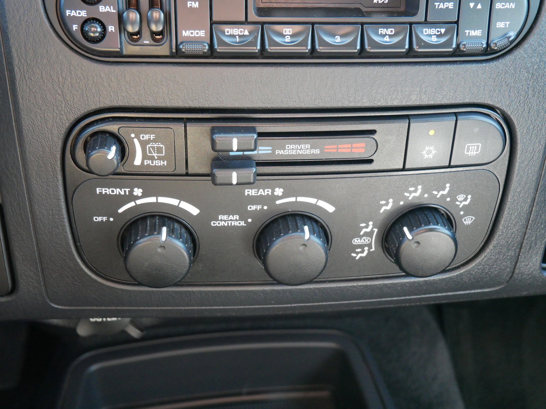 2002 Dodge Durango SLT photo 22