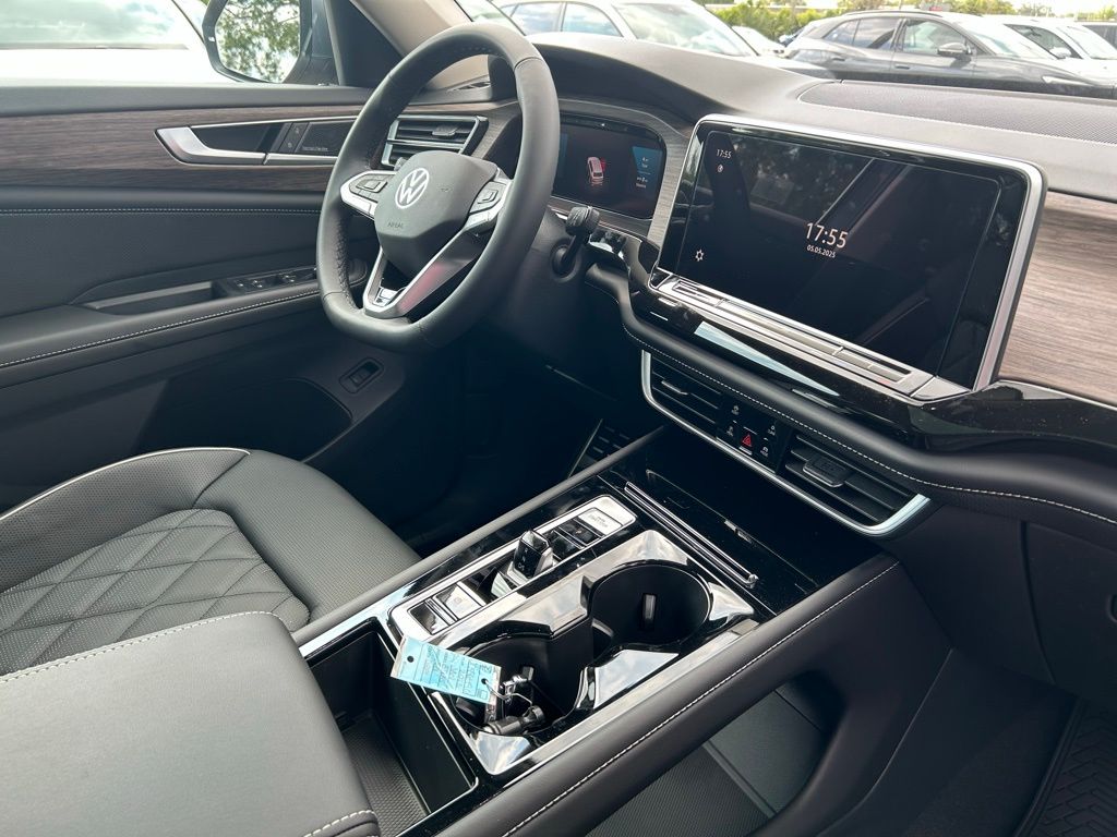2025 Volkswagen Atlas SEL Premium R-Line photo 29