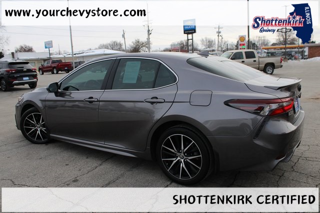 2022 Toyota Camry SE photo 3