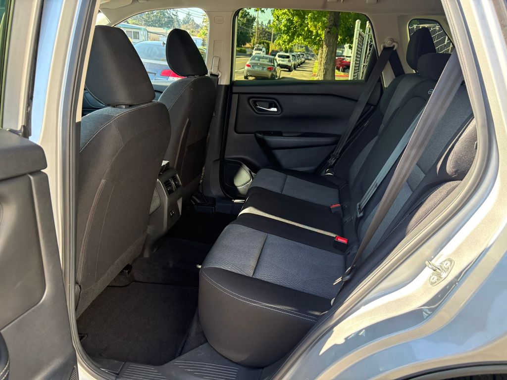2024 Nissan Rogue SV photo 25