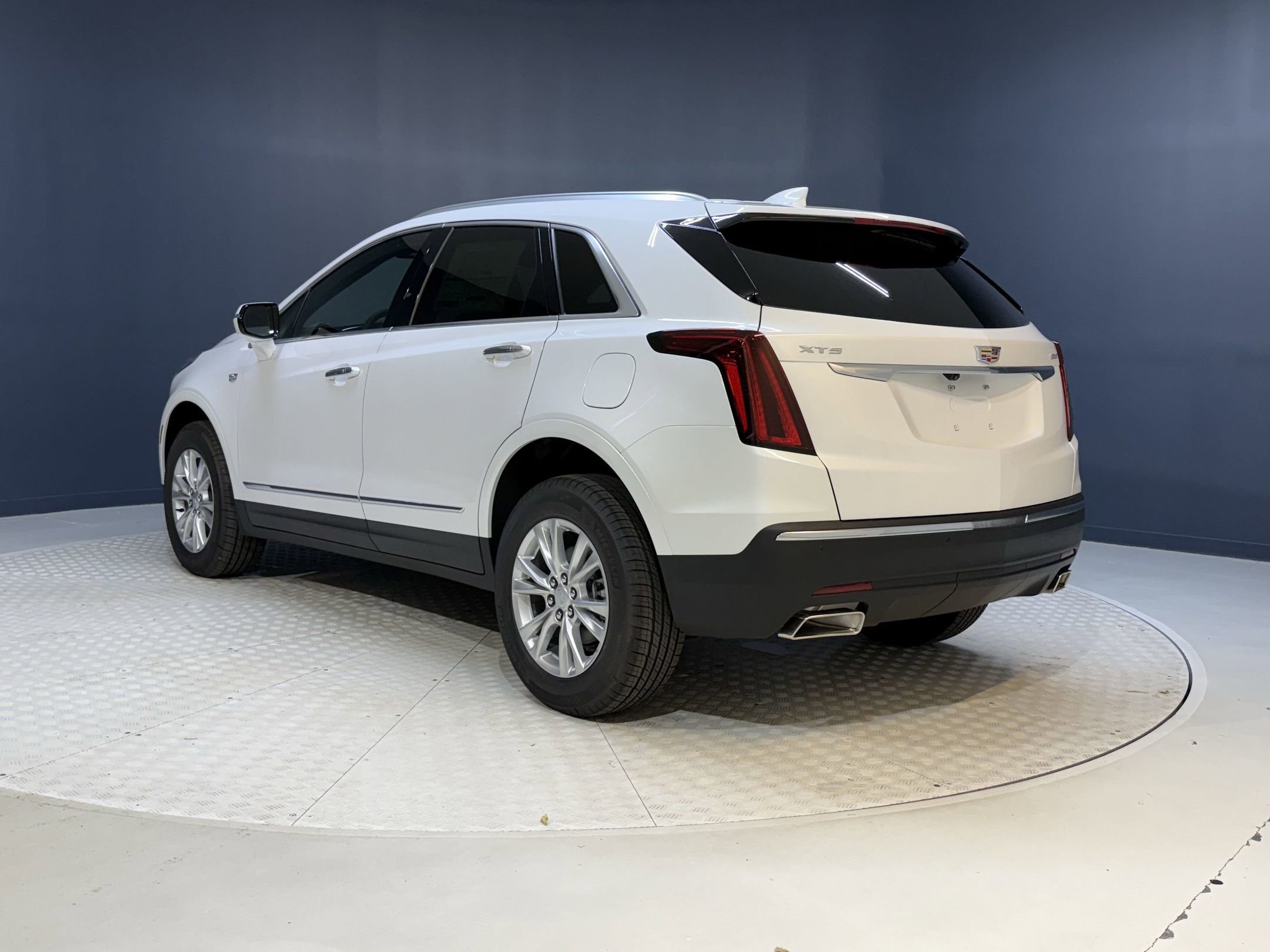 2025 Cadillac XT5 Luxury photo 3