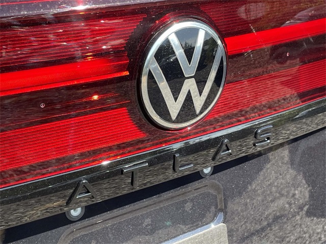 2026 Volkswagen Atlas Cross Sport SEL R-Line photo 13