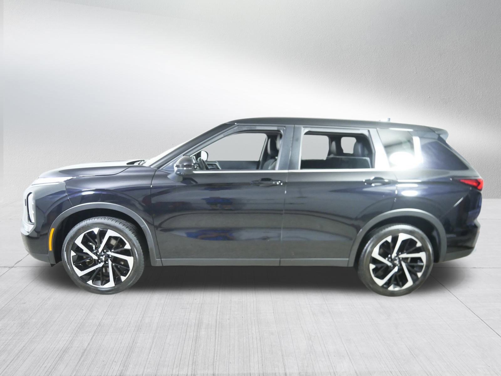 2024 Mitsubishi Outlander SE photo 4