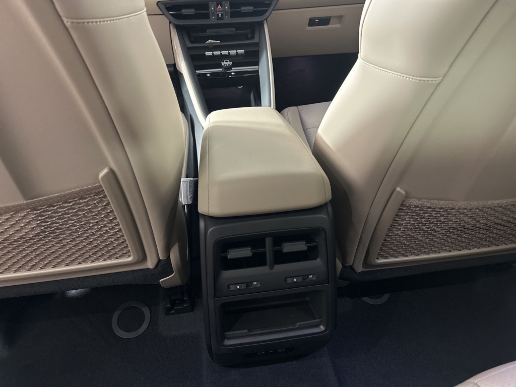 2025 Porsche Macan Electric photo 18