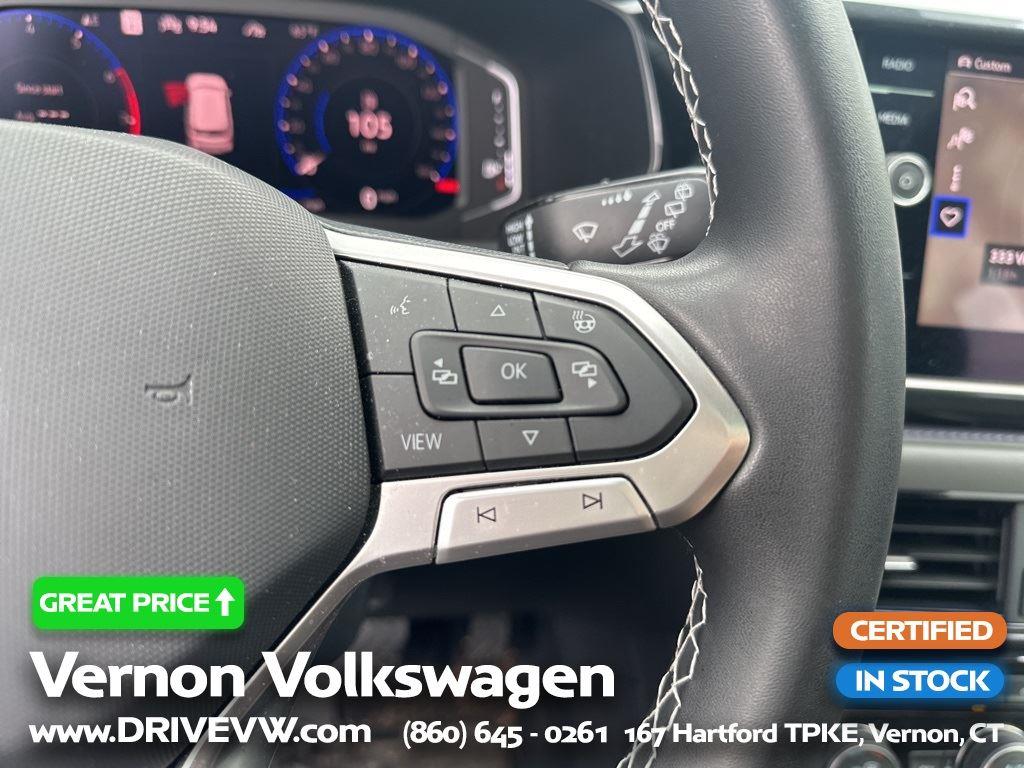 2022 Volkswagen Taos SEL photo 10