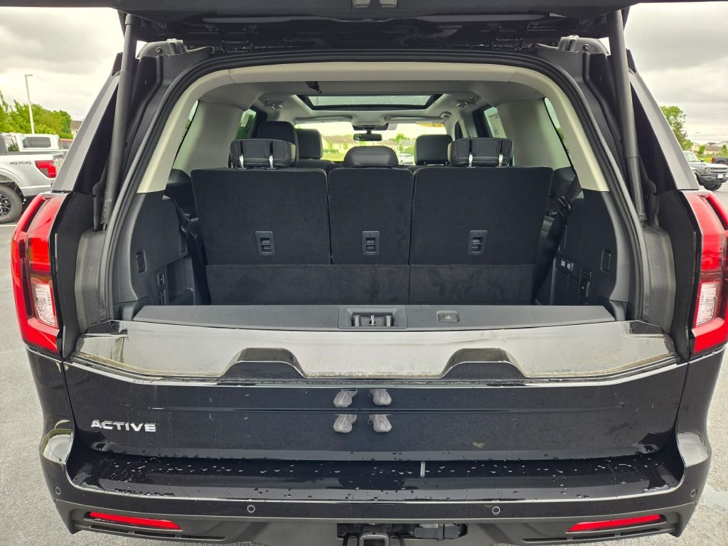 2025 Ford Expedition photo 13