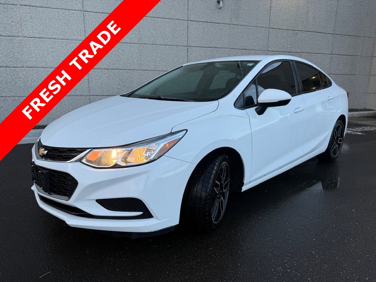 2016 Chevrolet Cruze LS's photo