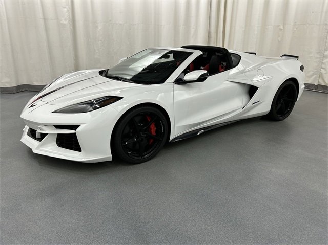 2025 Chevrolet Corvette E-Ray 2LZ photo 2