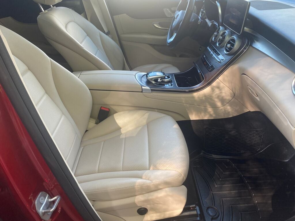 2018 Mercedes Benz GLC 300 4MATIC photo 17