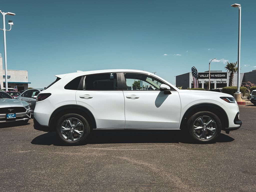2026 Honda HR-V LX photo 2