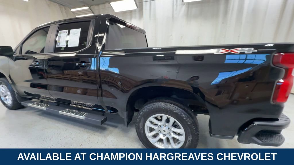 2022 Chevrolet Silverado 1500 RST photo 2