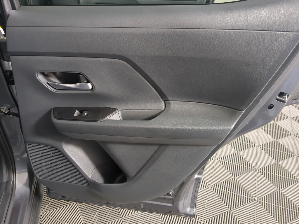 2026 Nissan Kicks SV photo 16