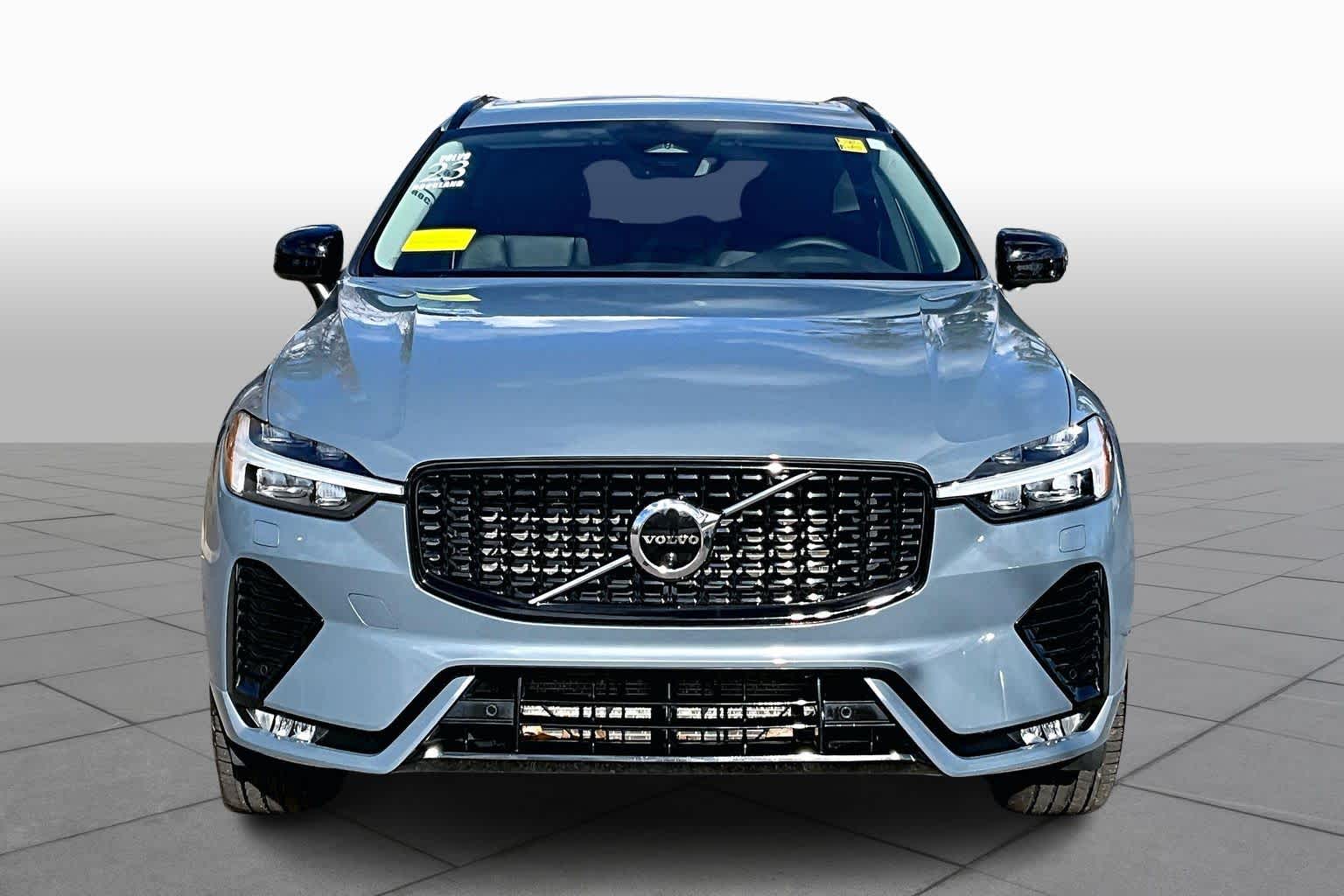 2023 Volvo XC60 Plus photo 3