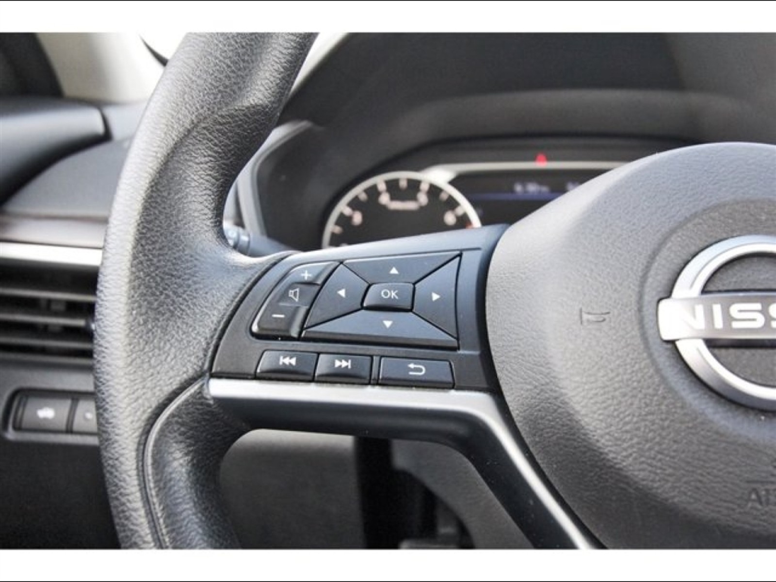 2024 Nissan Altima 2.5 SV Black at Robbins Nissan