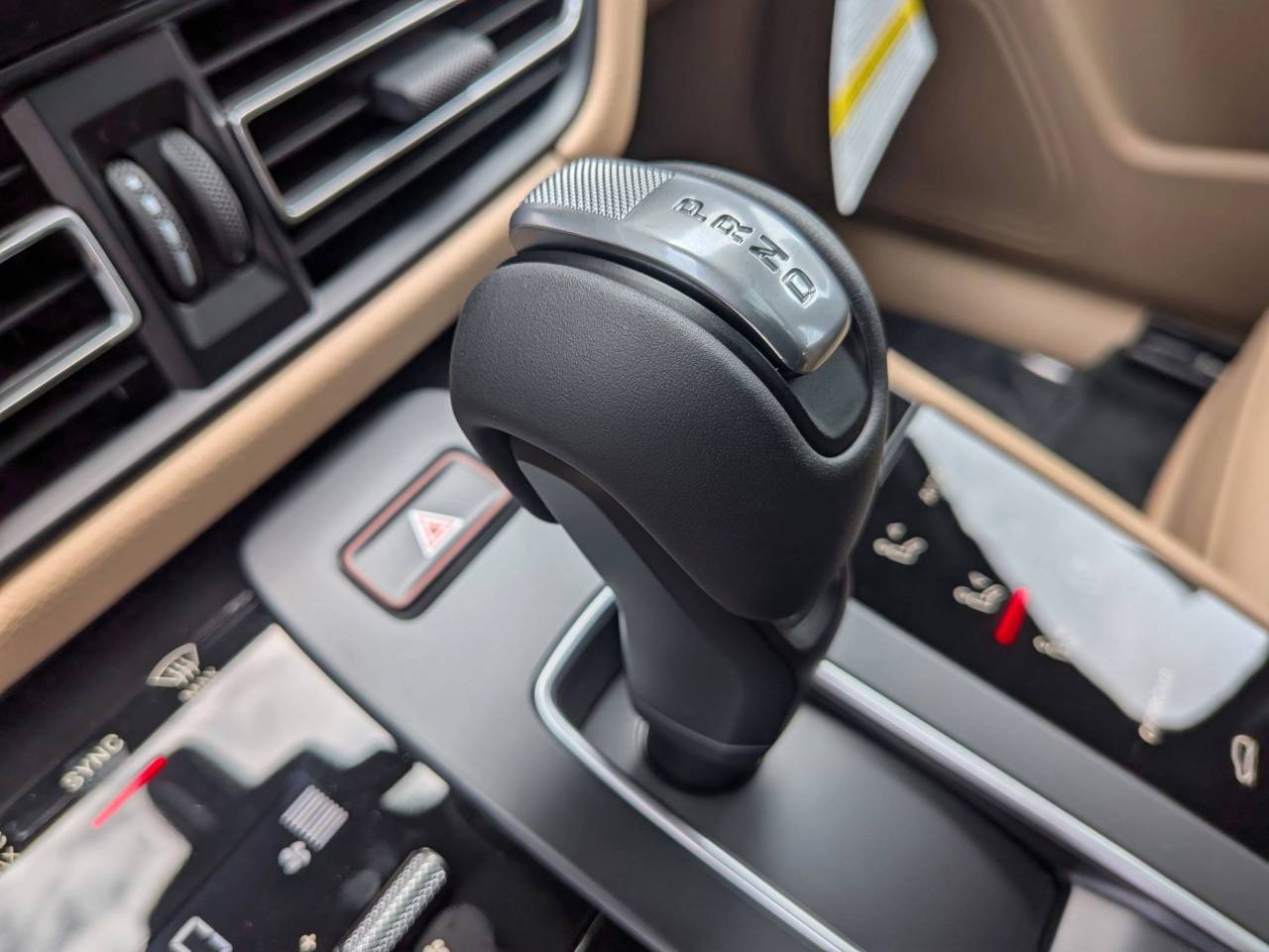 2026 Porsche Macan T photo 19