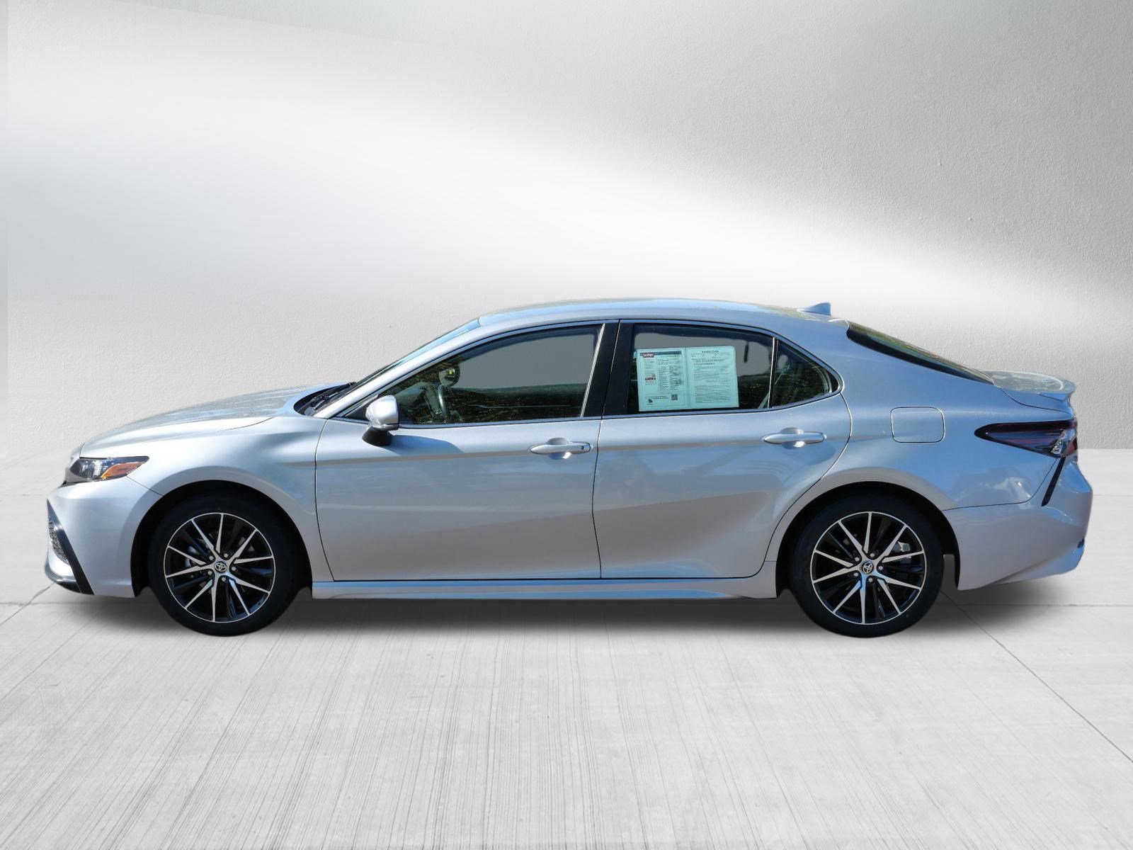 2023 Toyota Camry SE photo 4
