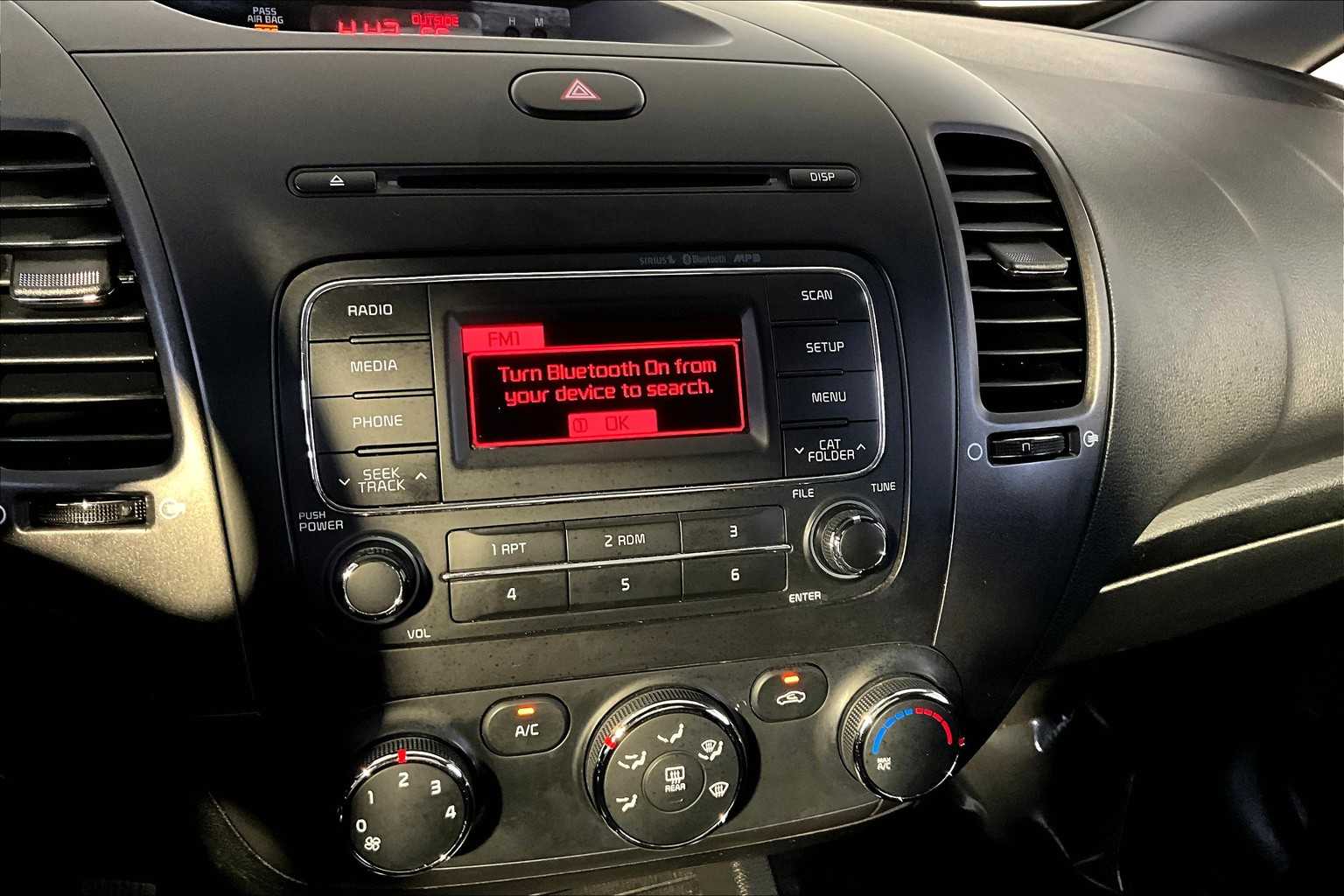 2016 Kia Forte 5-Door LX photo 26