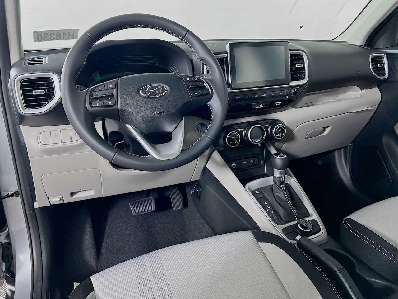2025 Hyundai Venue SEL photo 4