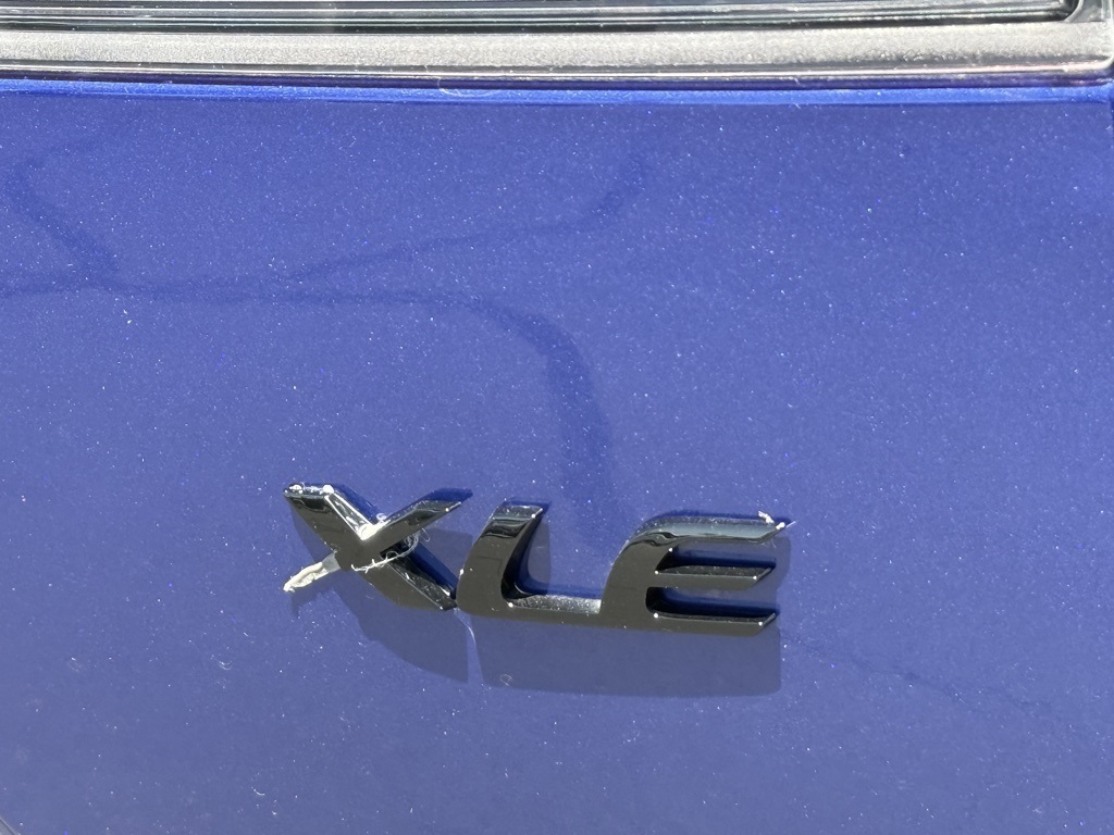 2023 Toyota Corolla Cross XLE photo 13