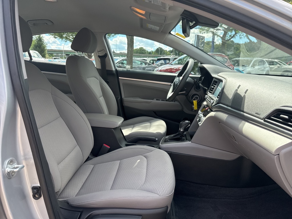 2020 Hyundai Elantra SEL photo 27