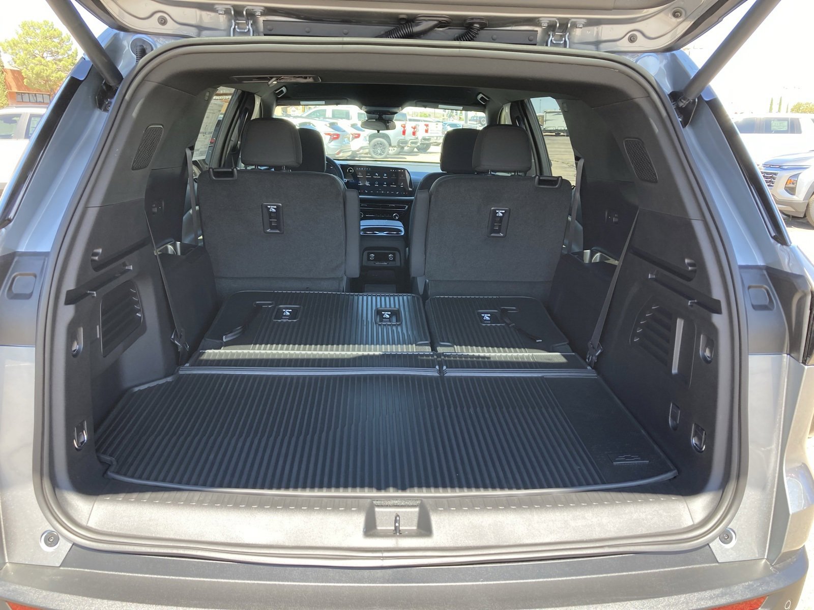 2026 Chevrolet Traverse photo 38