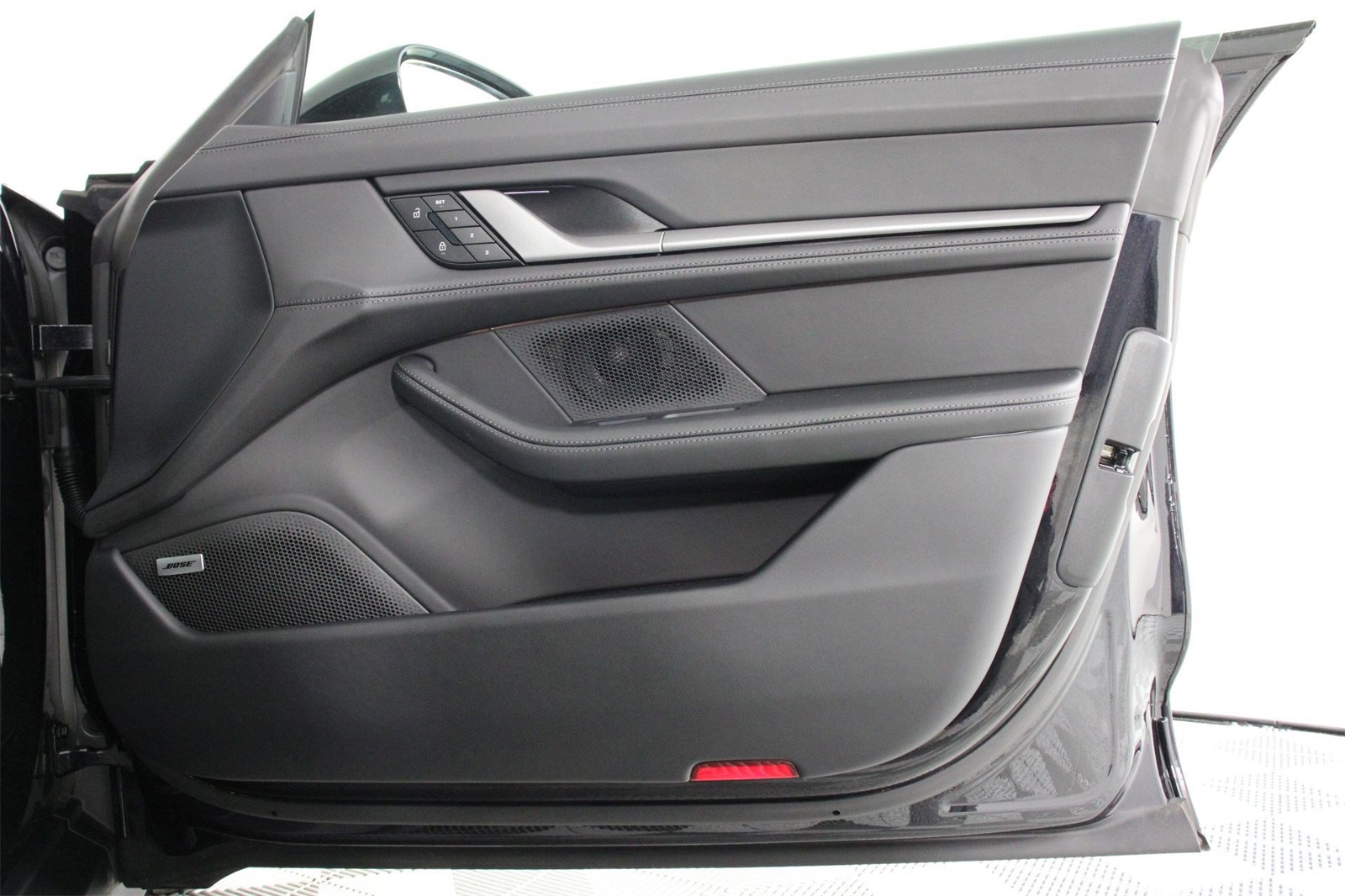 2025 Porsche Taycan photo 21