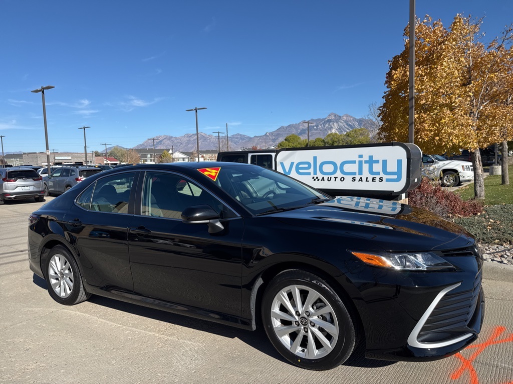 2024 Toyota Camry LE's photo