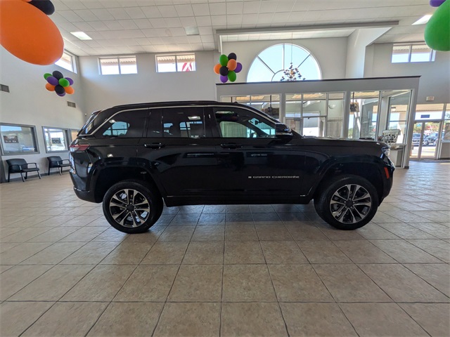 2025 Jeep Cherokee Overland photo 2