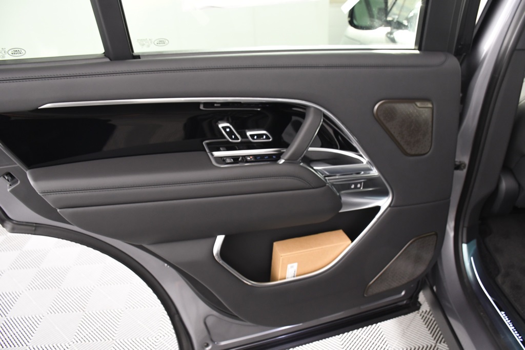 2025 Land Rover Range Rover Autobiography photo 25
