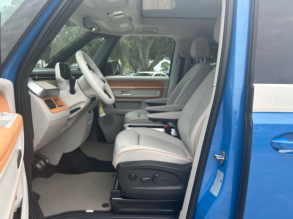 2025 Volkswagen ID. Buzz Pro Plus photo 8