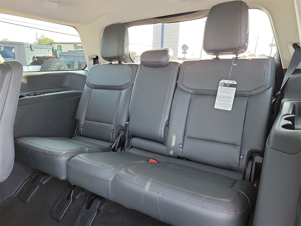 2025 Ford Expedition photo 8