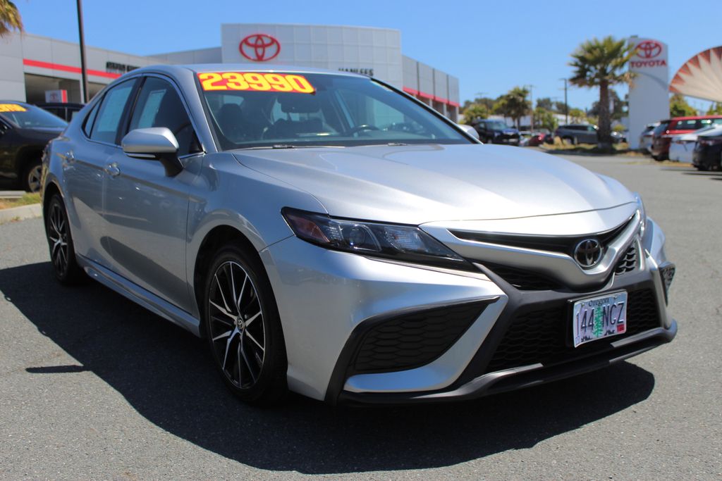2022 Toyota Camry SE photo 4