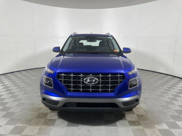 2025 Hyundai Venue Limited photo 2