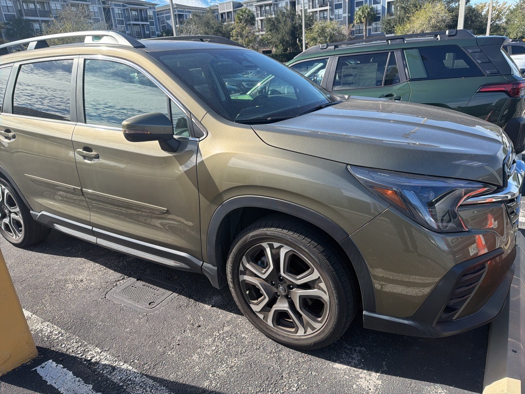 2023 Subaru Ascent Limited's photo