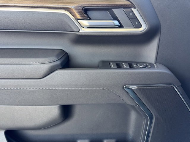 2025 Chevrolet Silverado 1500 LT photo 8