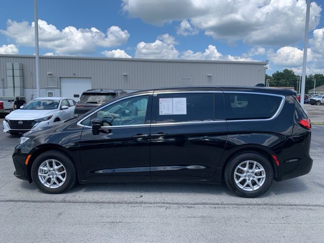 2024 Chrysler Pacifica Touring L photo 4