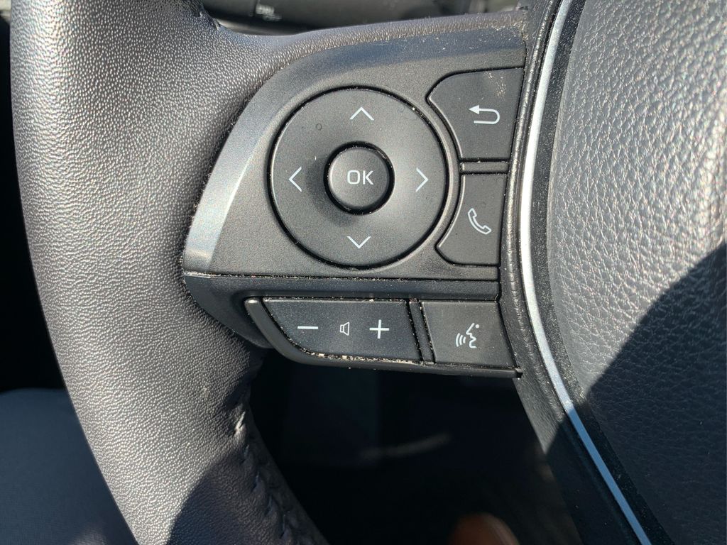 2022 Toyota RAV4 XLE photo 32